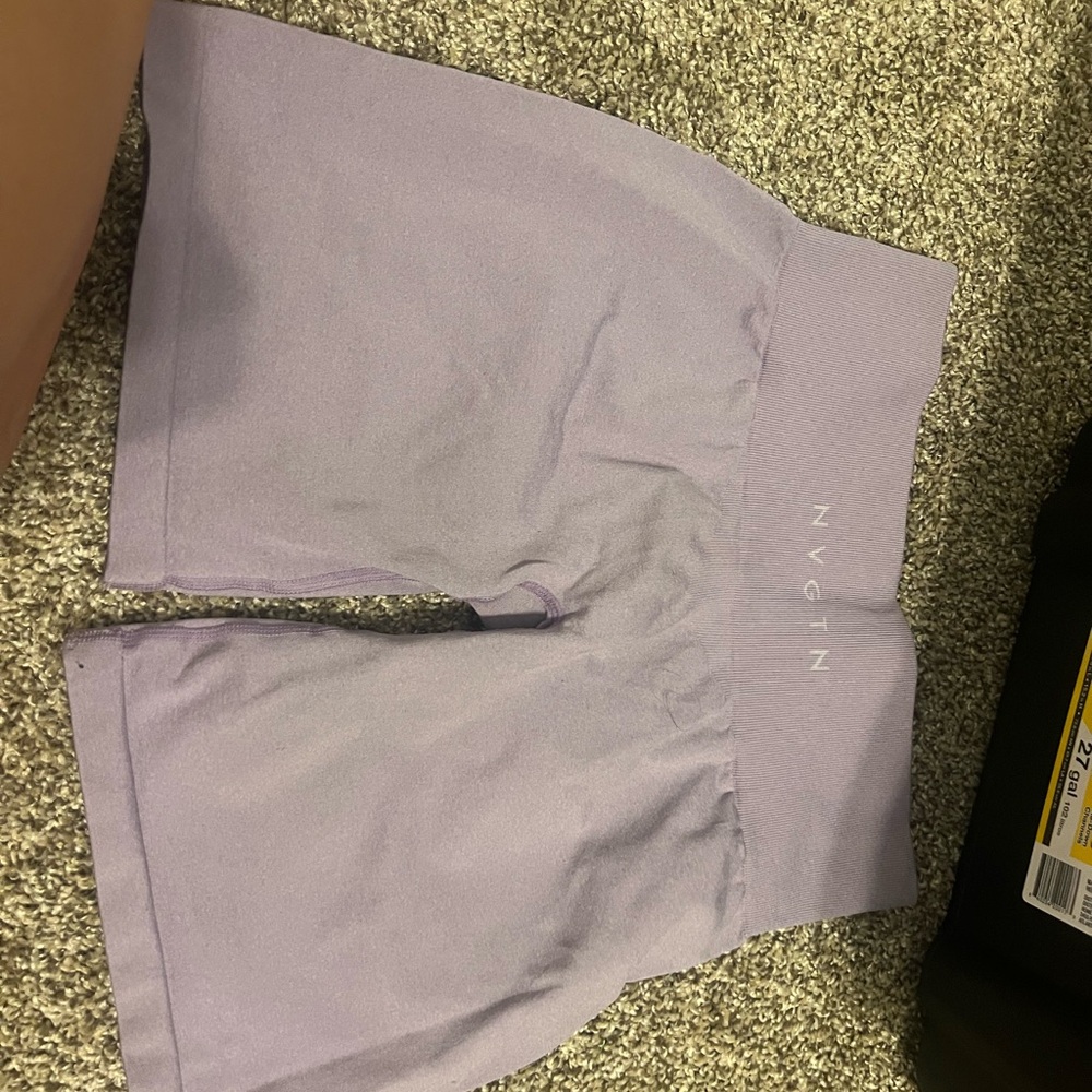 NVGTN Purple Bike Shorts Smooth Mid-Thigh Design